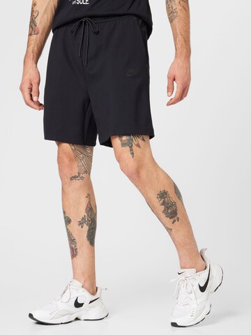 Nike Sportswear Loose fit Trousers in Black: front