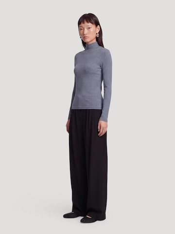 Tricou 'Manon' de la EDITED pe gri