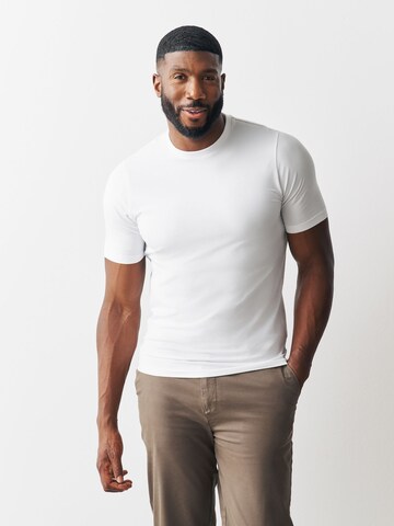 T-Shirt Next en blanc : devant