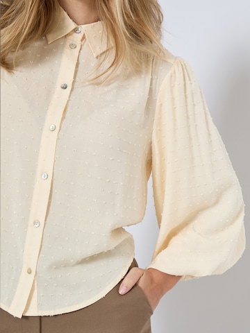 Peppercorn Blouse 'Carilla' in Beige