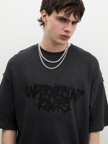 Tricou de la Pull&Bear pe negru