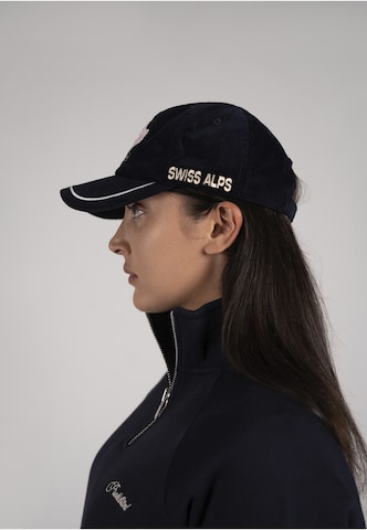 Casquette 'Après Ski' Prohibited en bleu : sur le côté