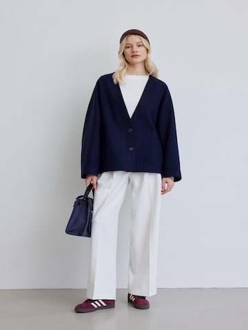 MANUKA Between-Season Jacket in Blue