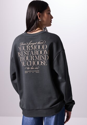 Street One Studio Sweater mit Backprint in Grau