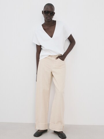 Tricou de la MANGO pe alb