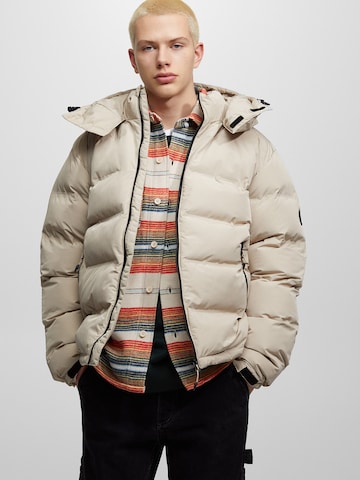 Giacca invernale di Pull&Bear in beige: frontale