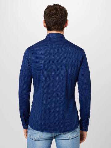 BOSS Klasický střih Košile 'Roan' – modrá
