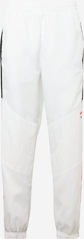 Nike SportswearTapered Sportske hlače - bijela boja: prednji dio