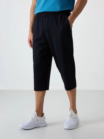 Pantalon Tommy Life en bleu : devant