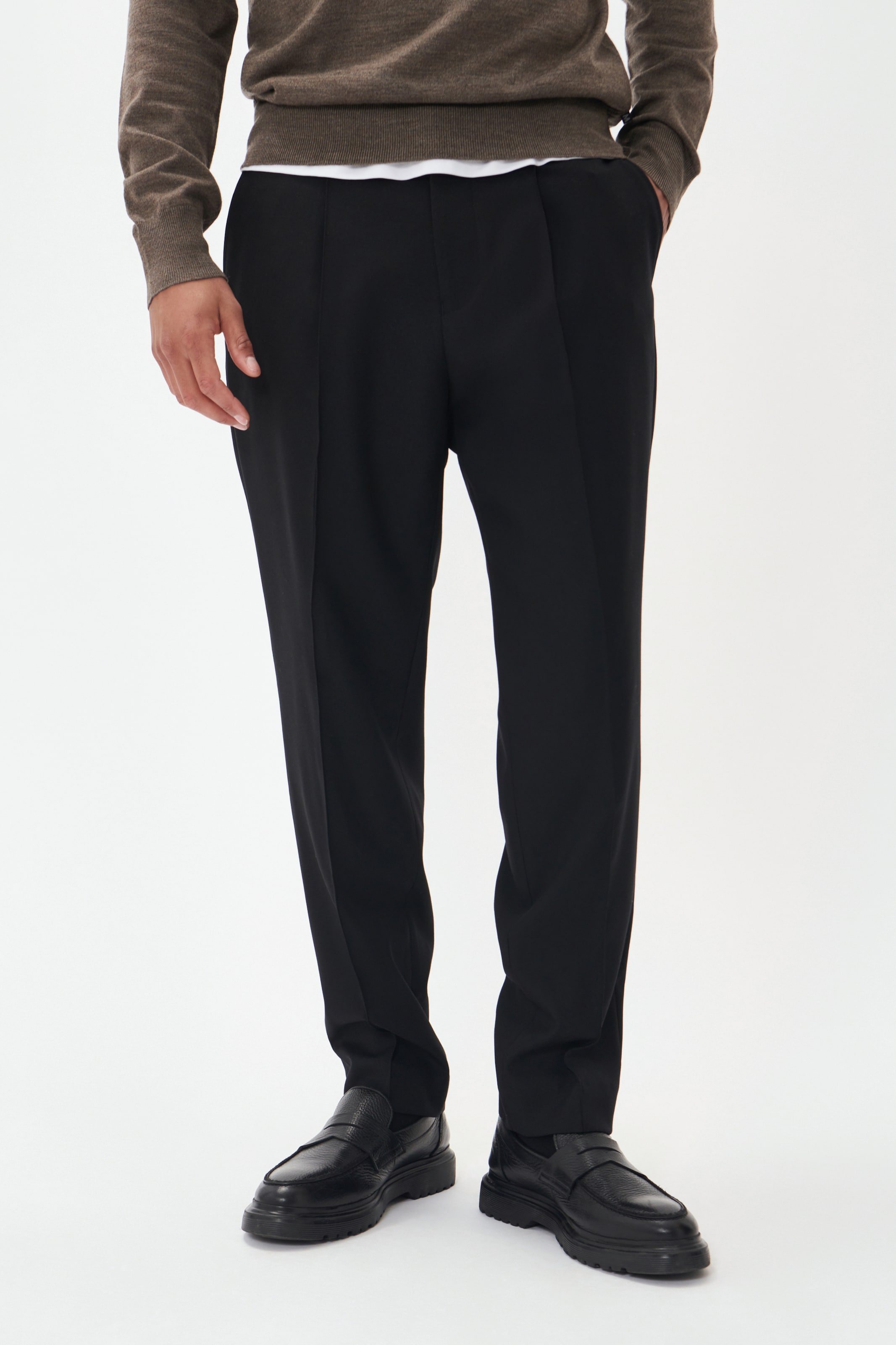 Matinique Mokasyny 'MABritton' w kolorze czarny: przód
