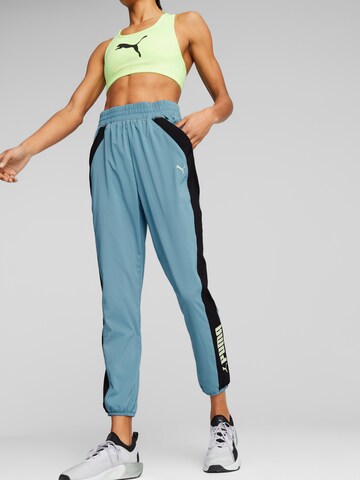 Effilé Pantalon de sport PUMA en bleu : devant