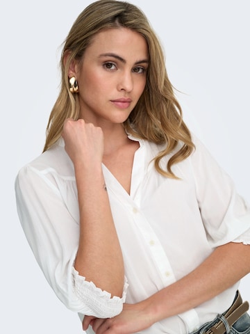 ONLY - Blusa 'ONLRAYA' en blanco