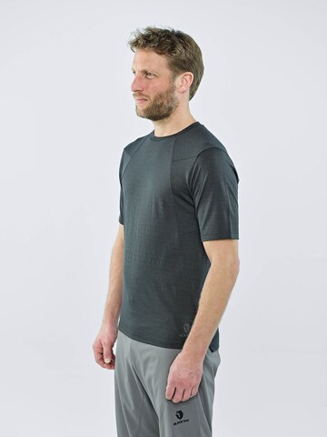 BLACKYAK T-Shirt 'Kabru' in Grau
