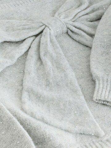 Next Pullover in Grau