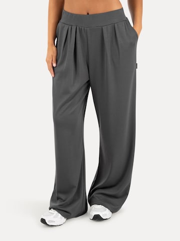 Smilodox Loosefit Hose 'Luvia' in Grau: Vorderseite