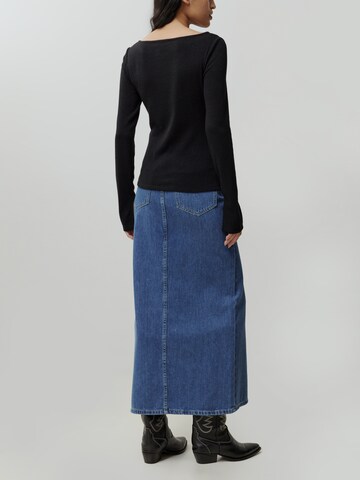 EDITED Neulepaita 'Yesenia' värissä musta