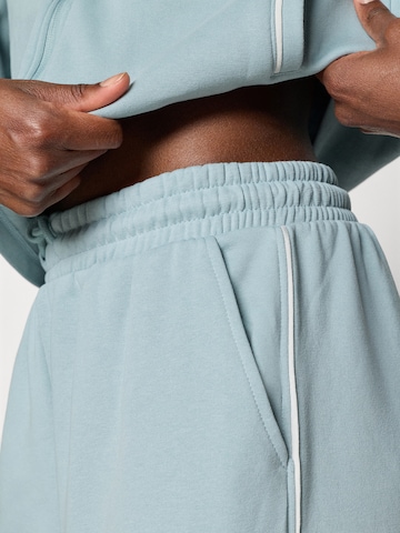 ONLY PLAY - Pierna ancha Pantalón deportivo en azul