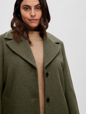 Selected Femme Curve Between-seasons coat 'Sasja' in Green