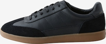 Next Низкие кроссовки в Черный: спереди