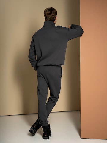 cut my fashion Träningsdräkt 'Paulius' i grå