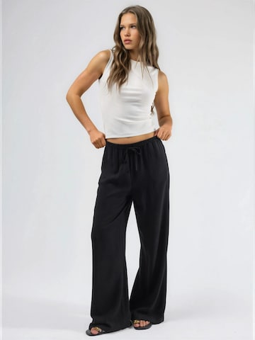 Hiccup Loose fit Trousers in Black