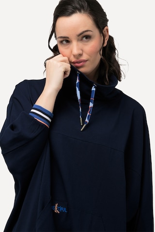 Ulla Popken Cape in Blau