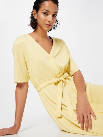 Robe-chemise 'BIOLA' minimum en jaune