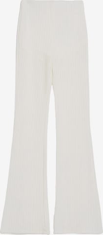 Flared Pantaloni di Bershka in bianco: frontale
