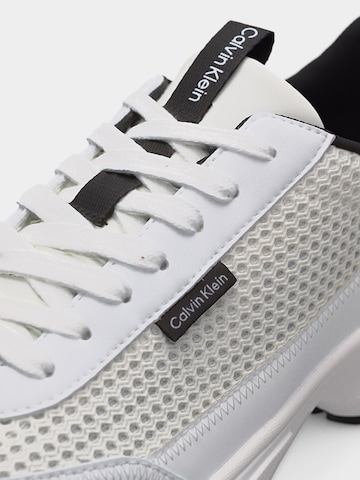 Baskets basses 'HIKE RUNNER' Calvin Klein en blanc