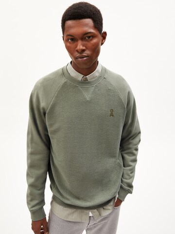 ARMEDANGELS Sweatshirt 'NIKOLAAR' in Grün
