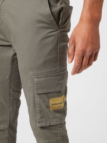 Effilé Pantalon cargo Denim Project en gris