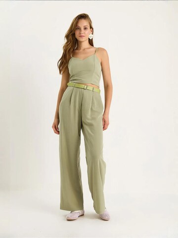 Completo pantalone di Bianco Lucci in verde: frontale