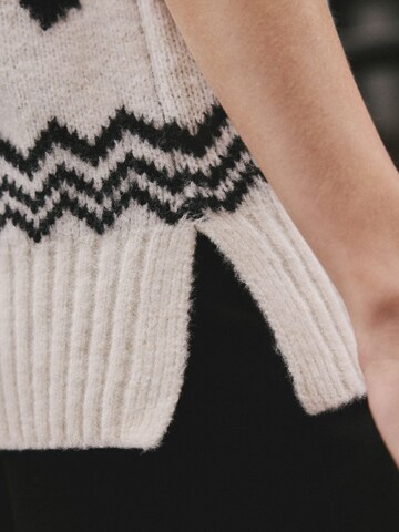 Pulover de la Next pe alb