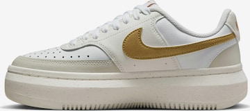 Nike Sportswear - Sapatilhas baixas 'Court Vision Alta' em branco: frente