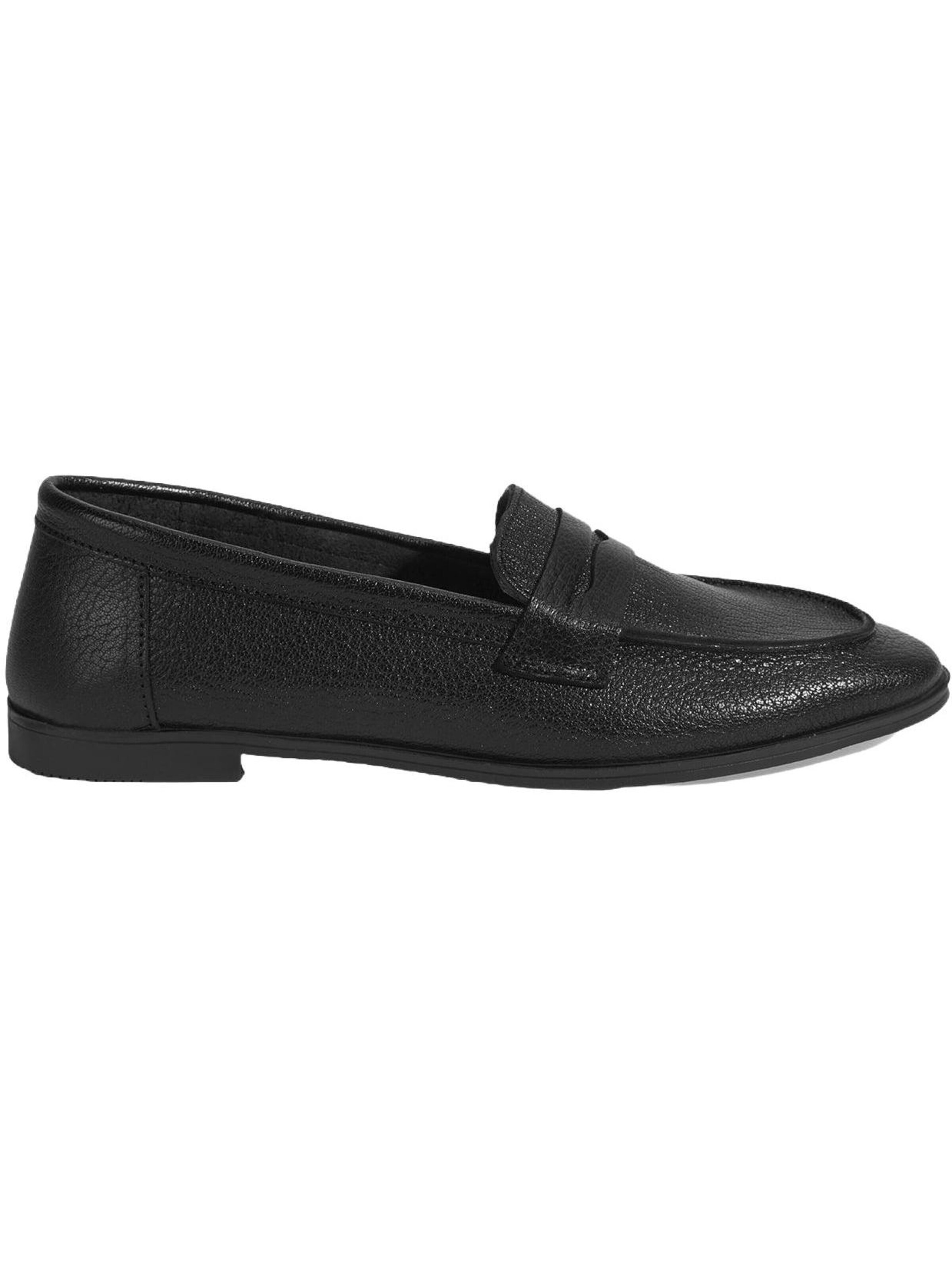 Desa Moccasin in Black