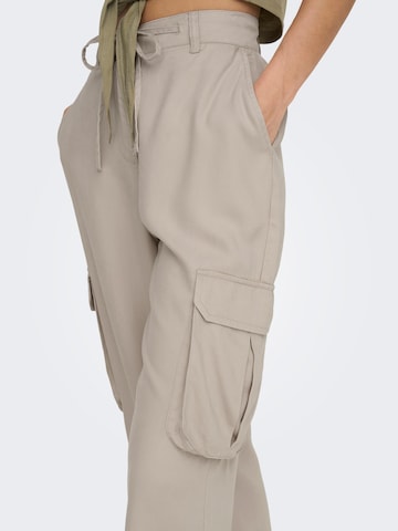 Effilé Pantalon cargo 'Kenya' ONLY en gris