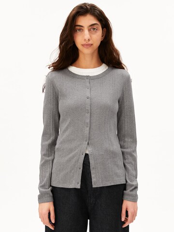 Cardigan ARMEDANGELS en gris : devant