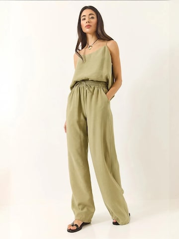 Completo pantalone di Bianco Lucci in verde