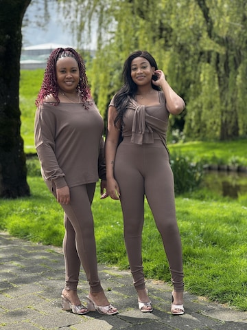 Mowi Fit Tracksuit in Brown