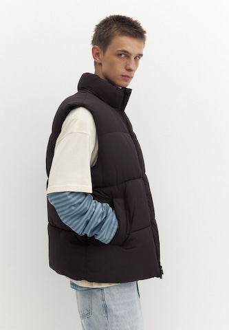 Pull&Bear Bodywarmer 'STWD' in Zwart