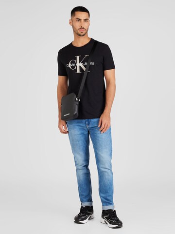 Calvin Klein Jeans قميص بلون أسود