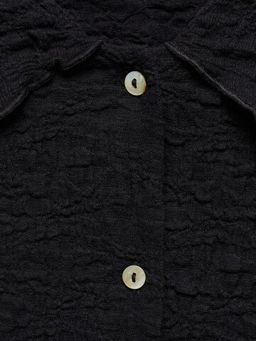 Bluză 'FIDELA' de la MANGO pe negru