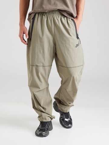 Nike Sportswear Tapered Παντελόνι 'Tech' σε πράσινο: μπροστά