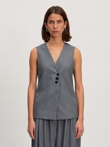 Gilet 'Vanessa' di EDITED in grigio: frontale