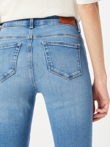 Coupe slim Jean 'Sui' ONLY en bleu