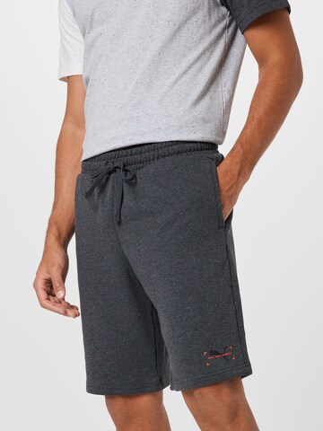 PUMA Loosefit Shorts in Grau