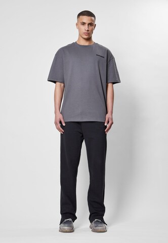 9N1M SENSE Slimfit Hose in Schwarz: Vorderseite