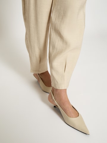 Peppercorn - regular Pantalón 'Holly' en gris