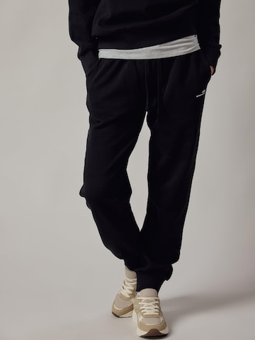 regular Pantaloni 'Felpati' di OWN Off With Nature in nero: frontale