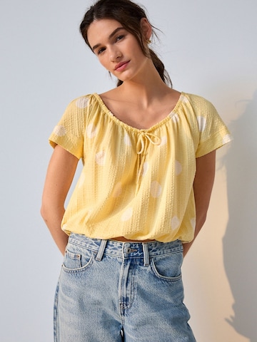 T-shirt Next en jaune : devant